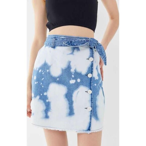 OU - BDG Polly Bleached Denim Mini Skirt - Picture 2 of 8